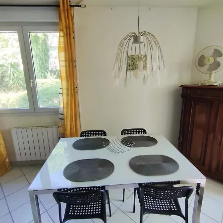Apartment F3 63m2, Piscine, Terrasse, Parking, 20 Min Plages
