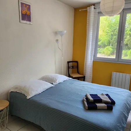 F3 63m2, Piscine, Terrasse, Parking, 20 Min Plages
